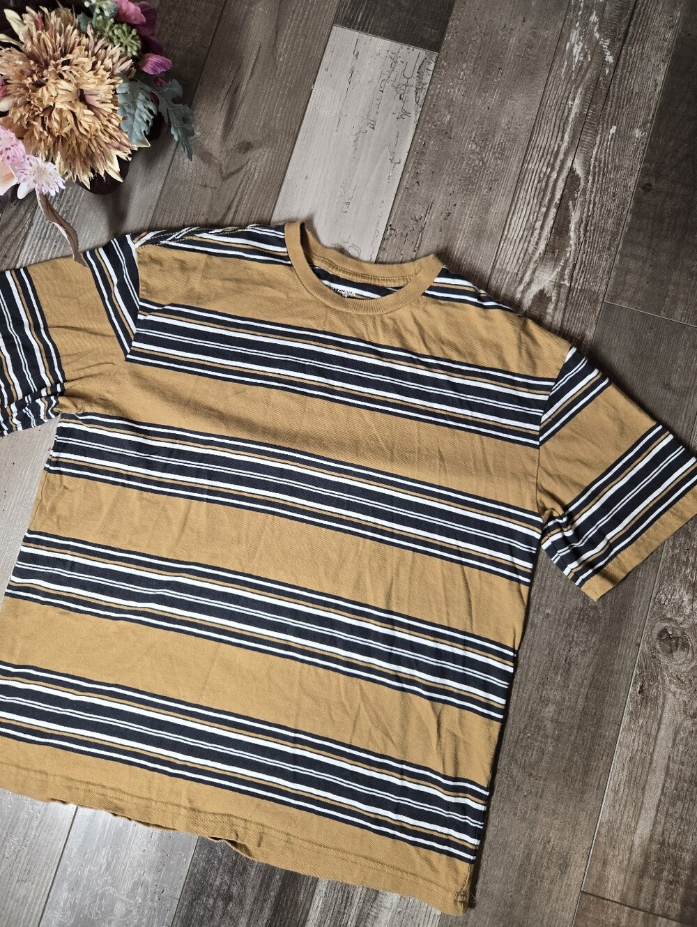 Arizona Jean Co Men’s Tan & Navy Striped Short‑Sleeve Tee – Size Small
